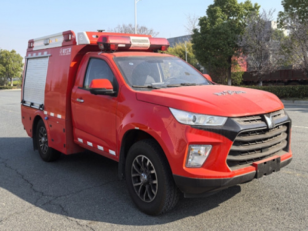 慶鈴四驅(qū)越野1.5噸水罐消防車